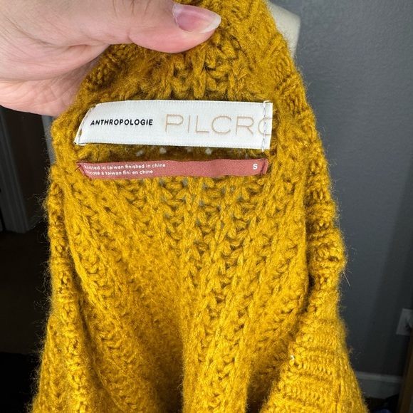 Women's Mustard Knit Sweater‎ - Picture 4 of 5